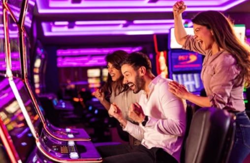 Tabel Free Bet Blackjack menampilkan kartu pemain dan dealer dengan opsi split dan double down gratis